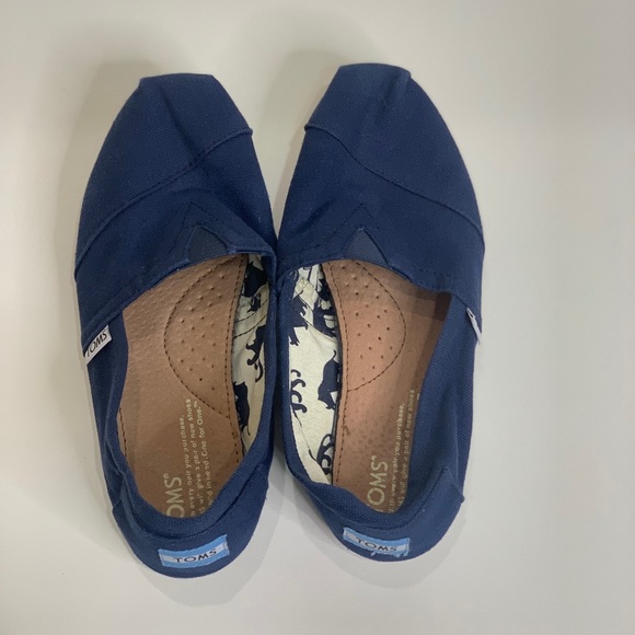 *SOLD* Navy canvas TOMS - Picture 3 of 4